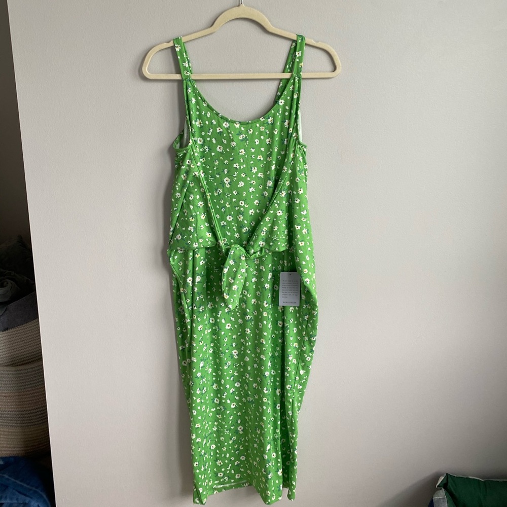 NWT Tie Waist Daisy Midi Dress